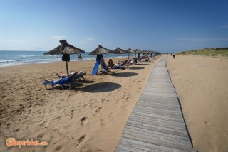 Kastro Kilinis, beach