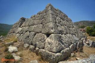 La piramide di Elliniko