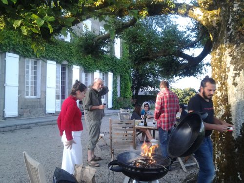 Preparativi per la cena a casa dei nostri amici a Saint-Exupéry-les-Roches 